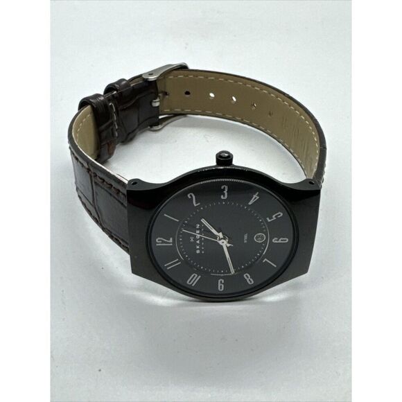 Skagen 233MBB Unisex Brown Leather Strap Analog Dial Quartz Wrist Watch AEA187